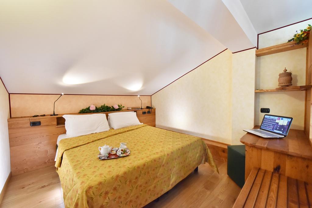 Double or Twin Room Balcony,327475093:JPEG